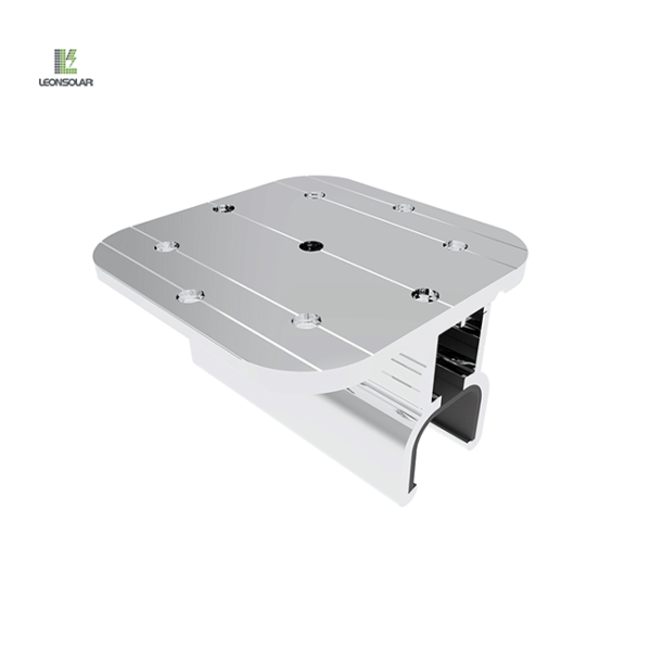 Railless cliplok clamp is installed on metal rooftop for solar pv system