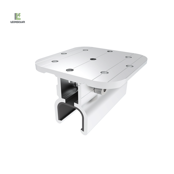 Railless cliplok clamp is installed on metal rooftop for solar pv system
