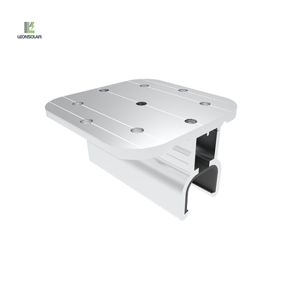 Railless cliplok clamp is installed on metal rooftop for solar pv system