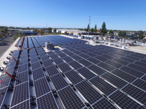 Das photovoltaische Trägersystem spielt eine entscheidende Rolle als grundlegender Bestandteil von Geräten zur Erzeugung von Solarstrom. Seine Hauptfunktion besteht darin, stabile und zuverlässige Stütz- und Befestigungsstrukturen für Solarmodule bereitzustellen. Durch präzise Winkeleinstellungen und optimierte Layouts maximiert das Photovoltaik-Trägersystem die Aufnahme von Sonnenlicht und verbessert so die photoelektrische Umwandlungseffizienz. Darüber hinaus muss es über eine ausgezeichnete Wetterbeständigkeit und Windbelastbarkeit verfügen, um den langfristigen stabilen Betrieb von Solarmodulen in verschiedenen rauen Umgebungen zu gewährleisten. Dies garantiert die Sicherheit und die wirtschaftlichen Vorteile des gesamten photovoltaischen Stromerzeugungssystems.