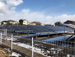 Das Boden-PV-System ist eine wichtige Form der Solarstromerzeugung, die sowohl in der Ebene als auch in bergigen Gegenden installiert werden kann und eine Vielzahl von Array-Konfigurationen bietet.
